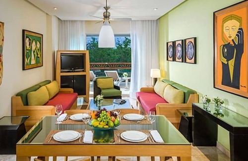 Playa del Carmen Complejo | Be in the center of the action at the Mayan Palace One Bedroom Suite.