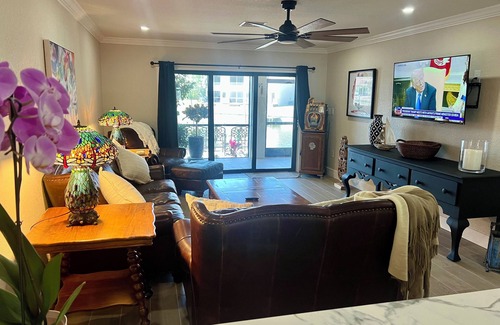 Charlotte Park Condominio | Be one of the first guests to enjoy this newly renovated luxury waterfront villa