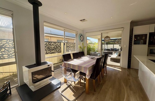 Reinscourt Casa | Be Wowed by Bayou – Family Fun by the Beach