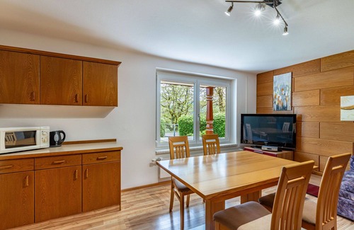 Tschoran Apartamento | Acogedor apartamento para 5 personas con TV, terraza y aparcamiento