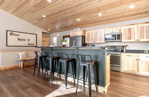 New Lisbon Casa | Beach,28 Miles to Dells, Fire Pit & Game Room