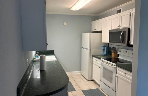 Corpus Christi Condominio | Beach Access Across the Street, Shared Heated Pool