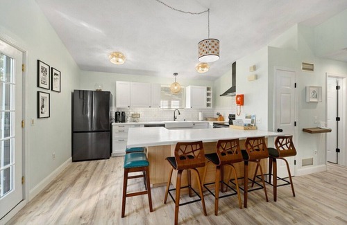 Saunderstown Casa | Beach Access! Arcade and central air!