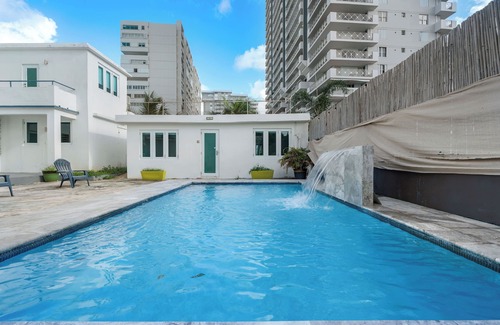 Punta Las Marias Apartamento | Beach Access Escape with Pool and Tanning Lounges