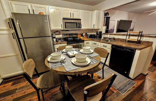 Jacksonville Casa | ☆Beach Access☆ ☆Mall 3m Away☆ ☆Free Wifi☆ ☆Stocked Kitchen☆ ☆Washer/Dryer☆