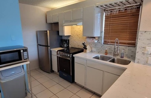 South Padre Island Condominio | *Beach access Condo * Nice pool/hot tub area w/bbq (Gulfview I – #213) by RedAwning