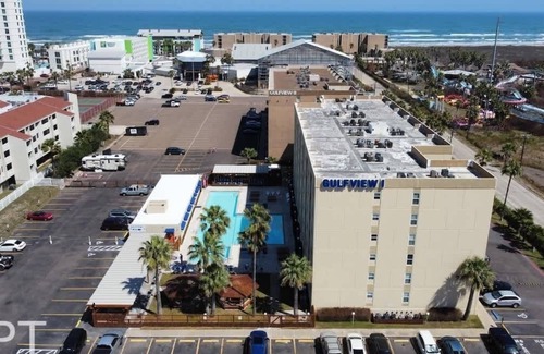 South Padre Island Condominio | *Beach access Condo * Nice pool/hot tub area w/bbq (Gulfview I – #213) by RedAwning