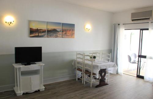 Porto de Mos Apartamento | Beach and Pool Studio Apartment