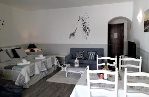 Porto de Mos Apartamento | Beach and Pool Studio Apartment