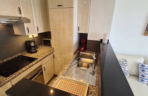 Torrox Costa Apartamento | Beach apartment Laguna Beach: sea view, 4 pools (1x heated), tennis, 2 air-conditioned, 2TV
