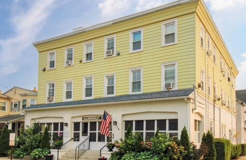 Ocean Grove Apartamento | Beach Apt #18 Studio w/ Bath, Kitchen & Work Space