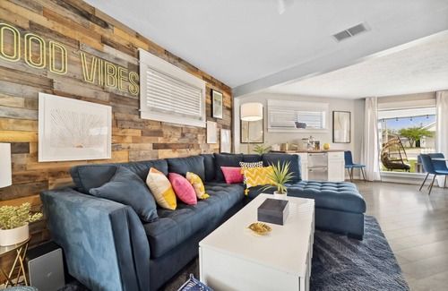 Riviera Beach Casa | Beach Babe by Book That Condo