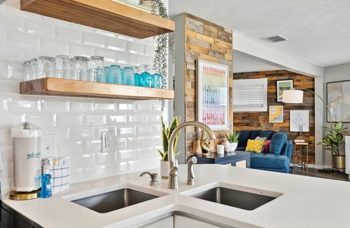 Riviera Beach Casa | Beach Babe by Book That Condo