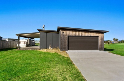 Waiotahi Casa | Beach Bach on Boulevard