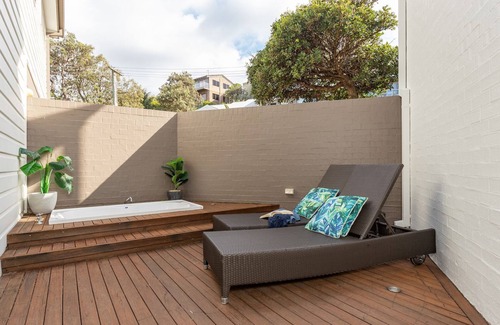 Blueys Beach Casa | Beach Bay Bee on Banksia