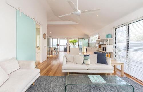 Blueys Beach Casa | Beach Bay Bee on Banksia