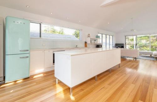 Blueys Beach Casa | Beach Bay Bee on Banksia