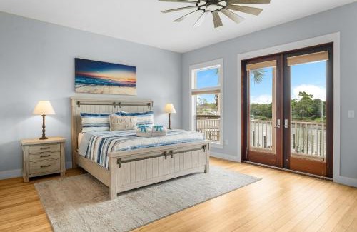 Bel Air Casa | Beach Bay Getaway! Bayfront 4BR 4BA House Sleeps 12 Private pool Boat dock