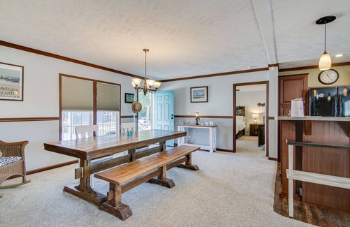 Chincoteague Casa | ‘Beach Bay Pony Place’ w/ Ponies: 1 Mi to Water!