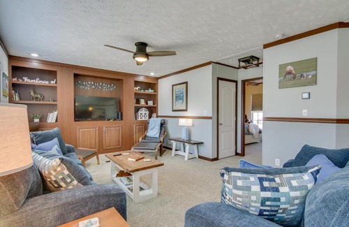 Chincoteague Casa | Beach Bay Pony Place with Ponies 1 Mi to Water!