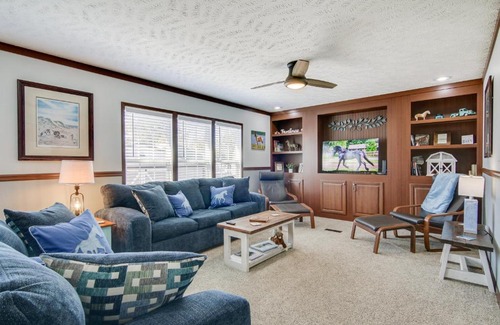 Chincoteague Casa | Beach Bay Pony Place with Ponies 1 Mi to Water!