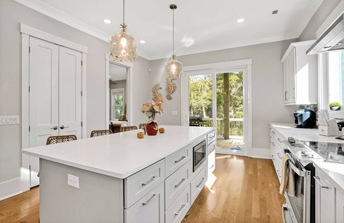 Tranquil Harbour Casa | Beach Better Have My Money! Clean "Ocean Close" Getaway! 5BR, Pool & EV Charger!