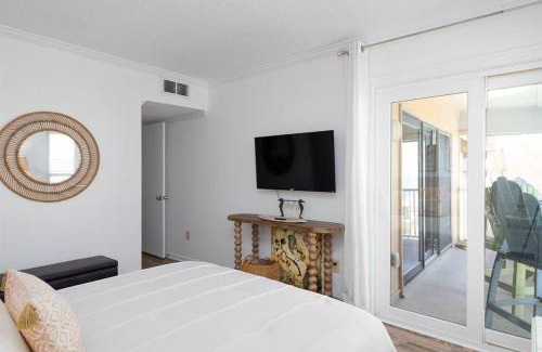Sneads Ferry Apartamento | Beach Blessing - Oceanfront Pool Balcony