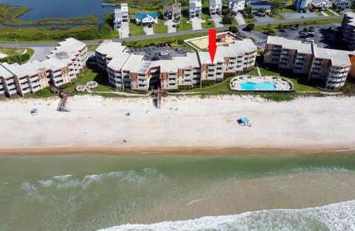 Sneads Ferry Apartamento | Beach Blessing - Oceanfront Pool Balcony