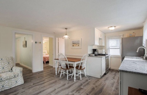 York Beach Cabaña | Beach Bliss! Cute 2 bed/1 bath cottage — 3 min. walk to Long Sands Beach!