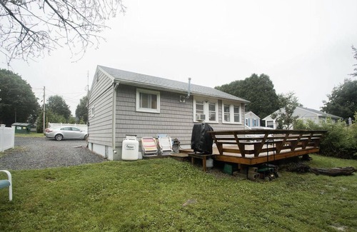 York Beach Cabaña | Beach Bliss! Cute 2 bed/1 bath cottage — 3 min. walk to Long Sands Beach!