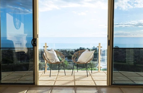 Tennyson Casa | Beach Bliss - Ocean Views / Private Beach Access