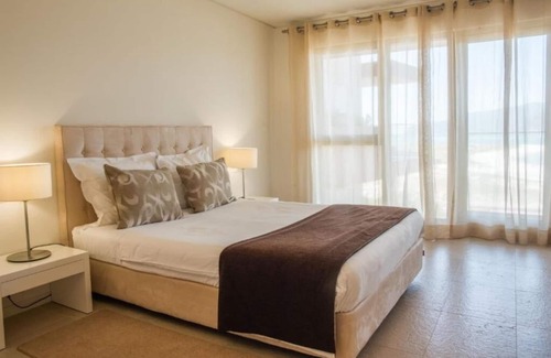 Carvalhal Hotel | Beach Bliss: Spa, Free Parking, Close to Edge Golf Academy - 3 Apts w/ Kitchens