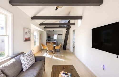 Gold Coast Casa | Beach Block-1min Walk-Luxury-The Reef Upstairs