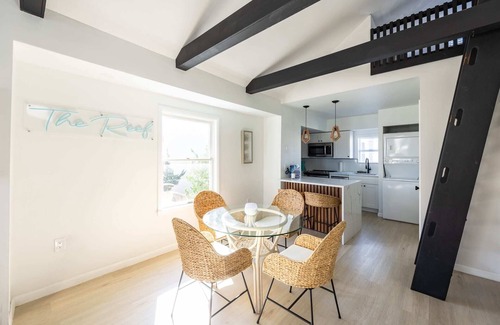 Gold Coast Casa | Beach Block-1min Walk-Luxury-The Reef Upstairs