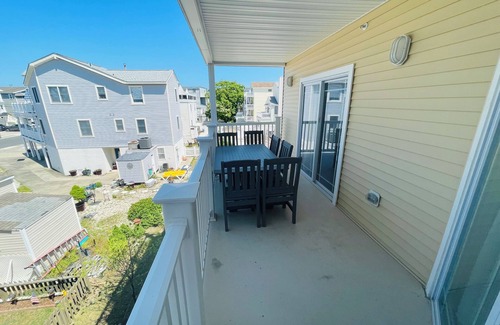 Townsend's Inlet Condominio | Beach Block Condo Above Sole