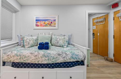 North End Apartamento | Beach block modern condo