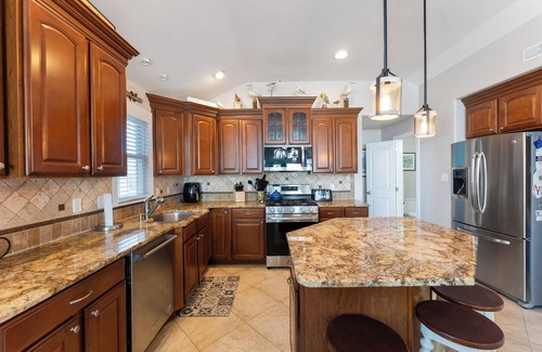 Sea Isle City Casa | BEACH BLOCK +Ocean Views! Weekend at Bernie's-5BR/3.5BA, Parking, Prime Location