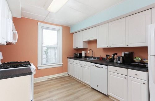 Sea Bright Apartamento | BEACH BLOCK, TWO BEDROOM, HISTORIC OASIS!