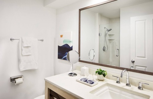 New Town Hotel | Beach Break in Key West! Beach Access, 4 Pools, Parking and Shuttle Service!
