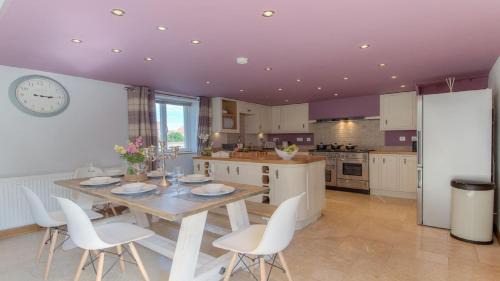 Caister-on-Sea Casa | Beach Breeze Cottage - 3 Bed