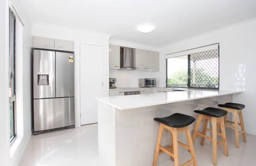 East Mackay Casa | Beach Breeze Holiday Home