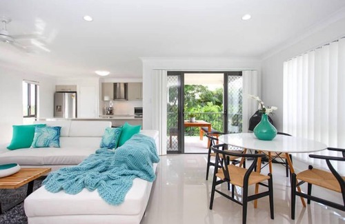 East Mackay Casa | Beach Breeze Holiday Home