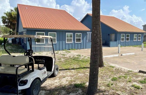 East End Cabaña | Beach Bum Cottages - Capacidad de hasta 20 (pasos para acceder a la playa del Golfo, piscina en el lugar)