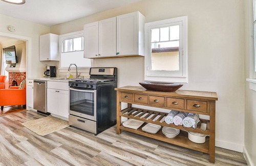Pierpont Bay Casa | Beach Bungalow-1920s Charmer- Dog Friendly - Pierpont Ventura