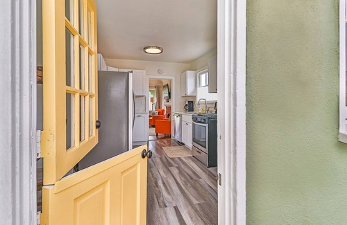 Pierpont Bay Casa | Beach Bungalow-1920s Charmer- Dog Friendly - Pierpont Ventura