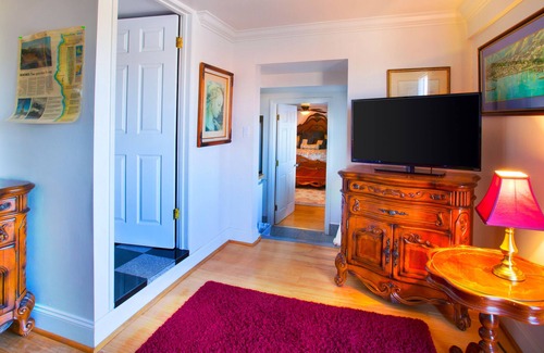San Clemente Cabina | Beach Bungalow w/Private Balcony, Ocean Views -Walk to Beach & San Clemente Pier
