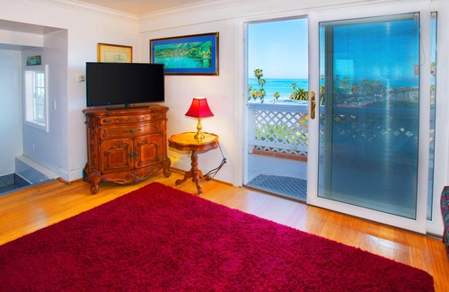 San Clemente Cabina | Beach Bungalow w/Private Balcony, Ocean Views -Walk to Beach & San Clemente Pier