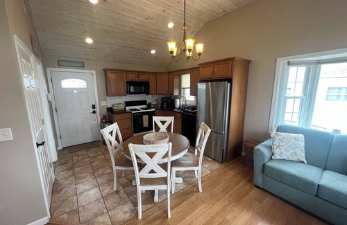 Lavallette Casa | Beach bungalow that can sleep up to 6! 4 minute walk to the beach!