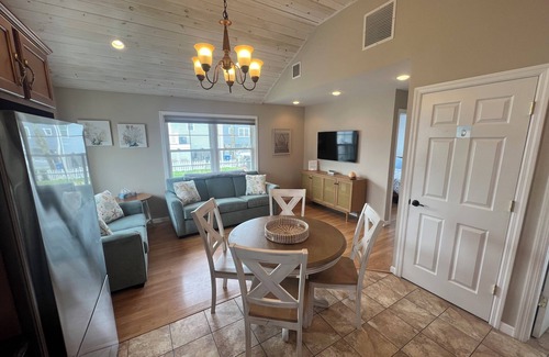 Lavallette Casa | Beach bungalow that can sleep up to 6! 4 minute walk to the beach!