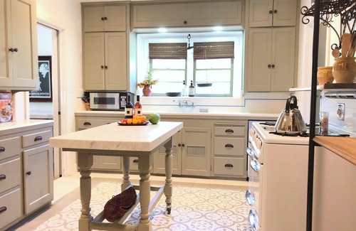 Huntington Beach Casa | BEACH BUNGALOW IN THE HEART OF SURF CITY 3BR 2BA - Work place friendly